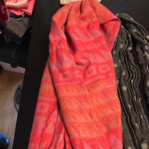 Scarves - Picture 5 of 6